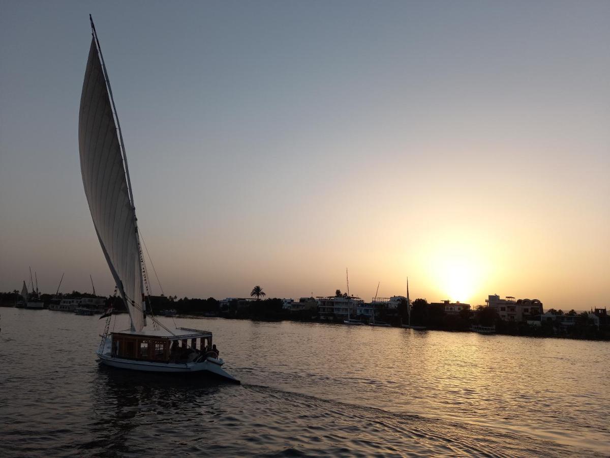 Nile Sunrise Felucca Boat Private Rental Luxor Exterior foto