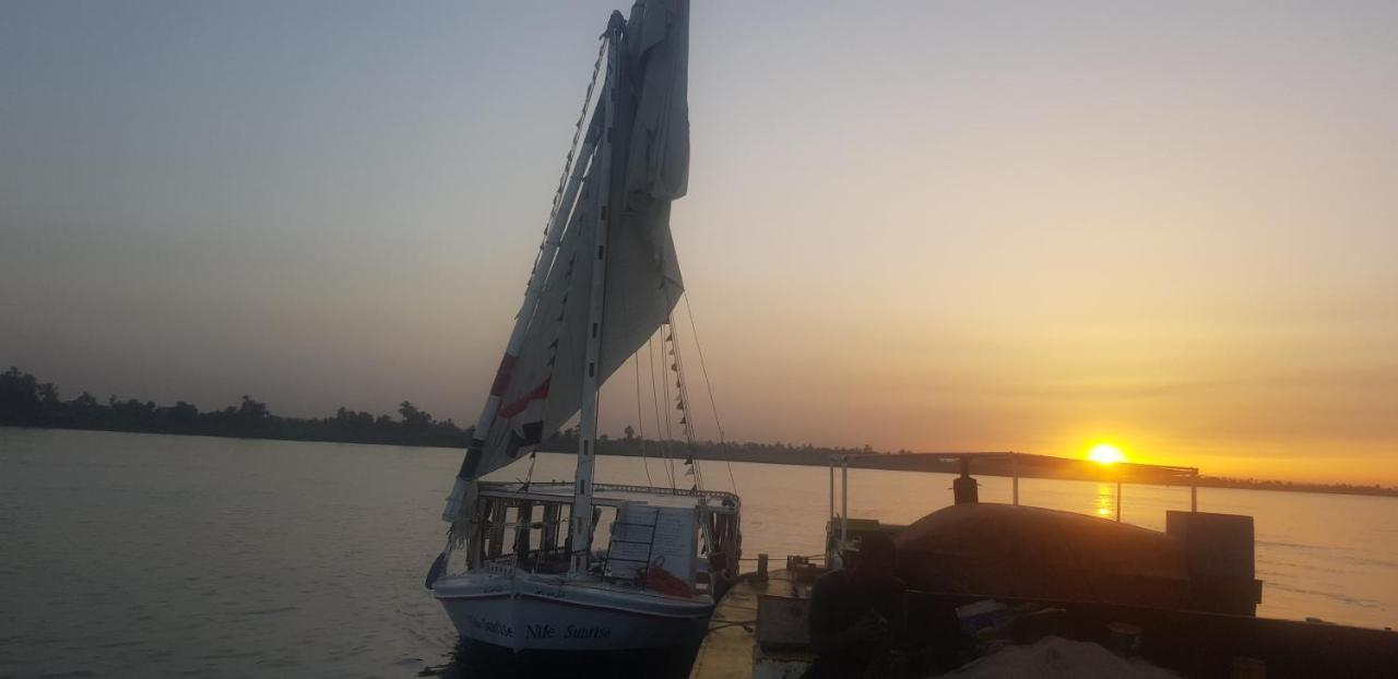 Nile Sunrise Felucca Boat Private Rental Luxor Exterior foto